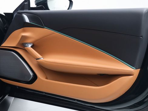 Certified 2025 Ferrari Roma Spider RWD image 20