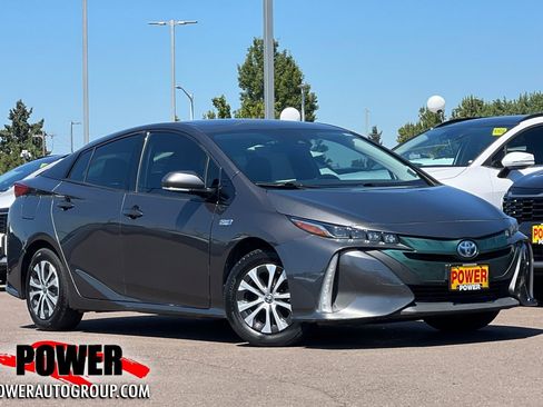 Used 2018 Toyota Prius Prime Premium image 1