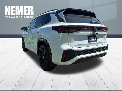 New 2026 Volkswagen Tiguan SE R-Line AWD/4WD image 2