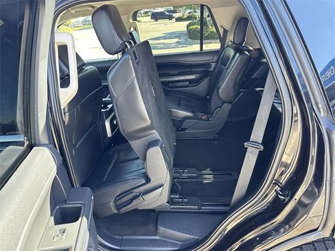 Used 2024 Ford Expedition XLT image 11