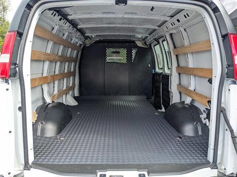 Used 2024 GMC Savana 2500 2500 3dr Cargo Van w/ Driver Convenience Package image 13