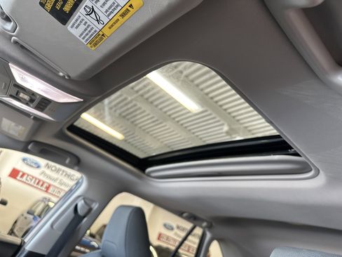 Used 2022 Toyota RAV4 XLE w/ Convenience Package image 4