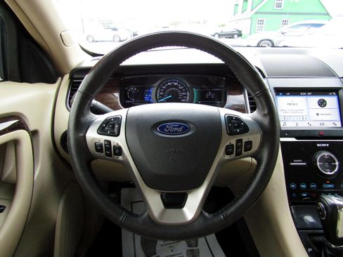 Used 2017 Ford Taurus Limited image 10