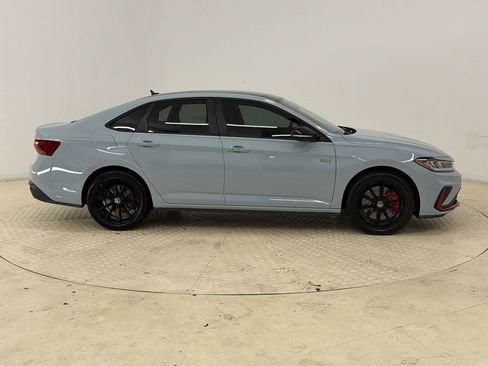 Used 2025 Volkswagen Jetta GLI Autobahn FWD image 8