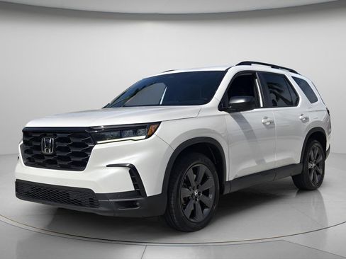 Certified 2023 Honda Pilot Sport image 9
