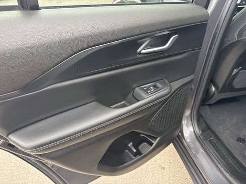 Used 2023 Jeep Grand Cherokee Laredo X image 32