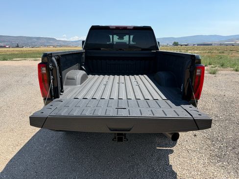 Used 2024 GMC Sierra 3500 Denali Ultimate AWD/4WD image 13