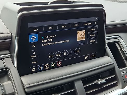Used 2021 Chevrolet Suburban Z71 w/ Z71 Signature Package AWD/4WD image 19