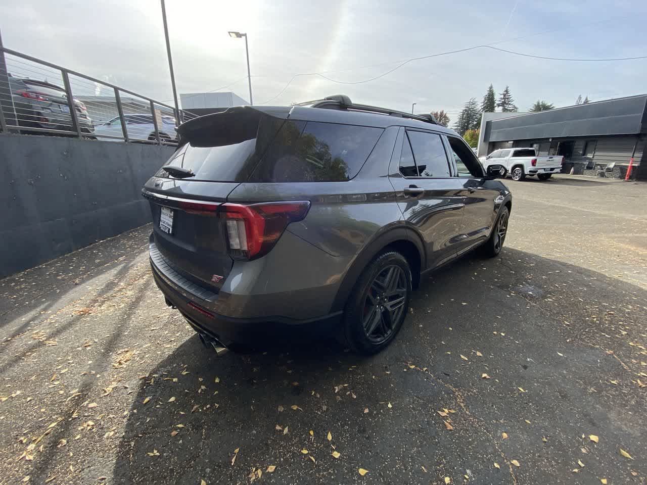 Used 2025 Ford Explorer ST w/ Sun And Sound Package AWD/4WD image 6
