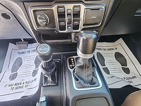 Used 2020 Jeep Gladiator Overland image 18