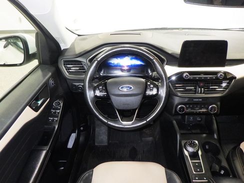Used 2022 Ford Escape Titanium w/ Titanium Elite Package AWD/4WD image 9