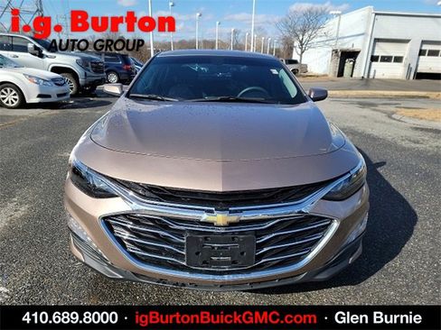 Used 2019 Chevrolet Malibu LT image 2
