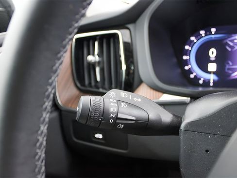 Certified 2024 Volvo XC60 B5 Plus w/ Climate Package image 20