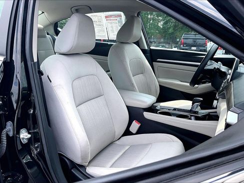 Used 2023 Nissan Altima 2.5 SV AWD/4WD image 7