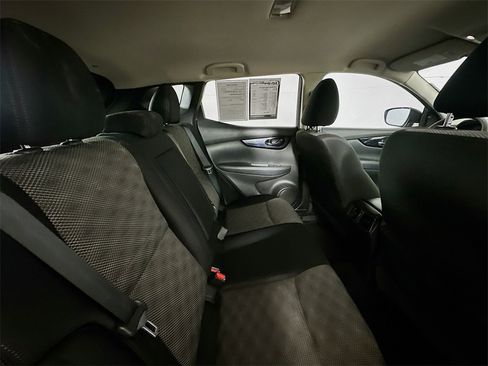 Certified 2020 Nissan Rogue Sport SV image 26