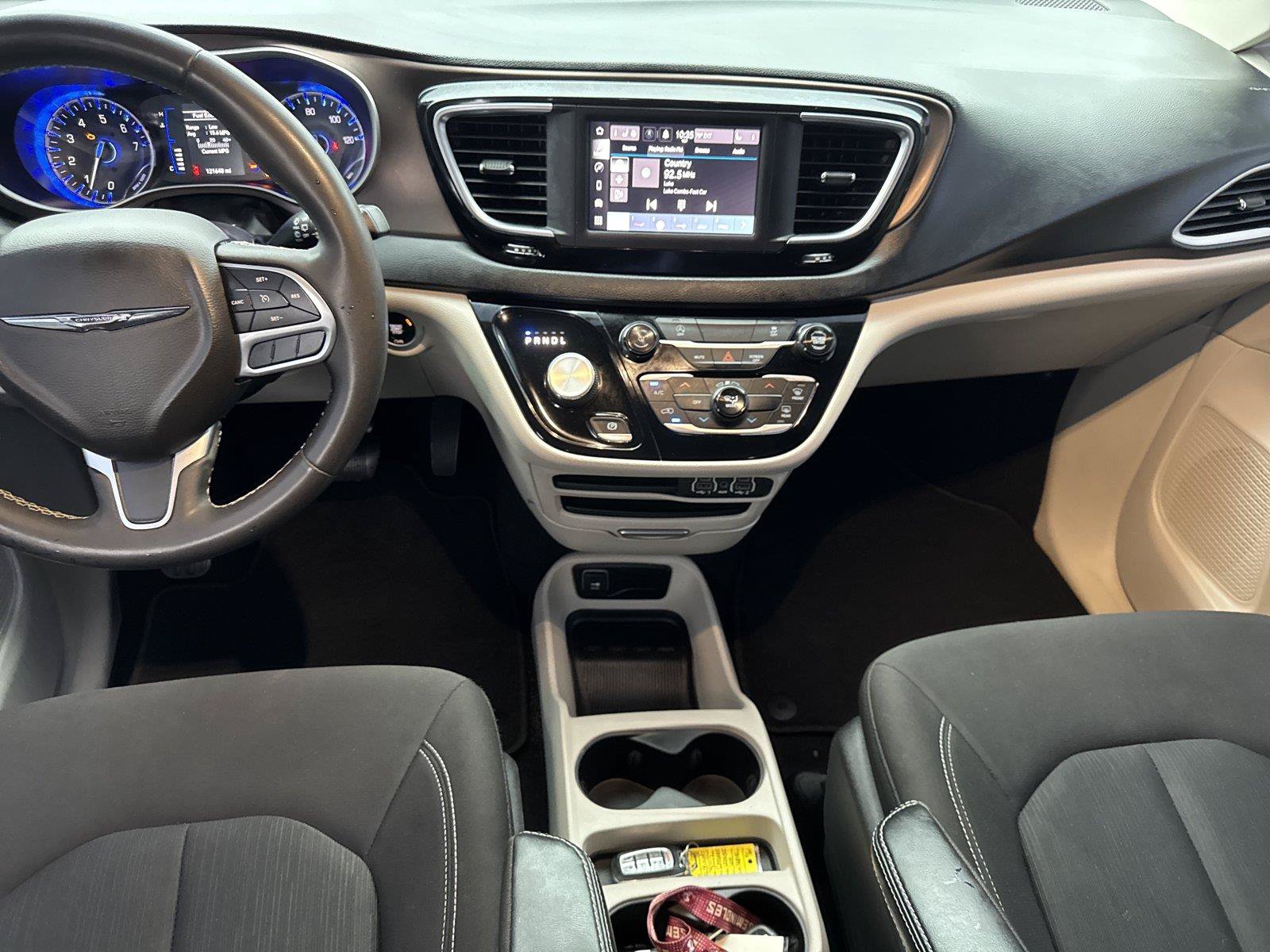 Used 2022 Chrysler Voyager LX FWD image 15