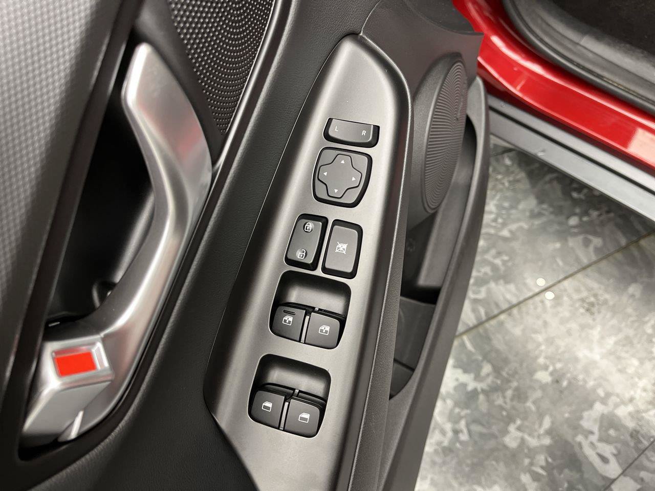 Used 2023 Hyundai Kona Limited AWD/4WD image 9