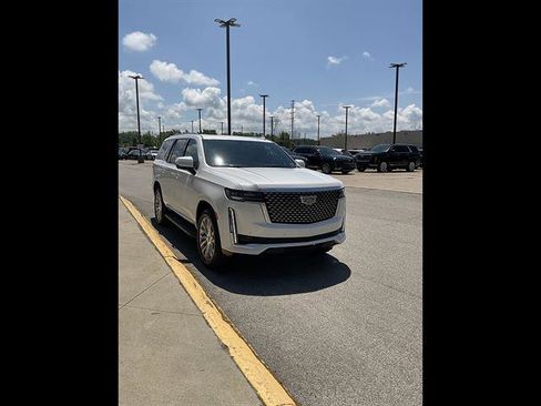 Used 2021 Cadillac Escalade Premium Luxury AWD/4WD image 3