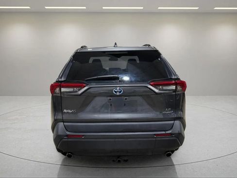 Used 2019 Toyota RAV4 LE image 4