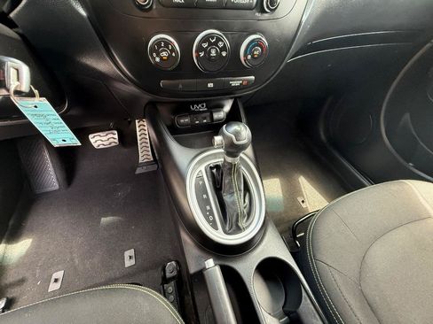Used 2014 Kia Soul + w/ UVO w/Eservices Package FWD image 10