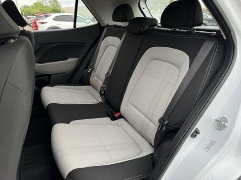 Used 2024 Hyundai Venue SEL FWD image 30