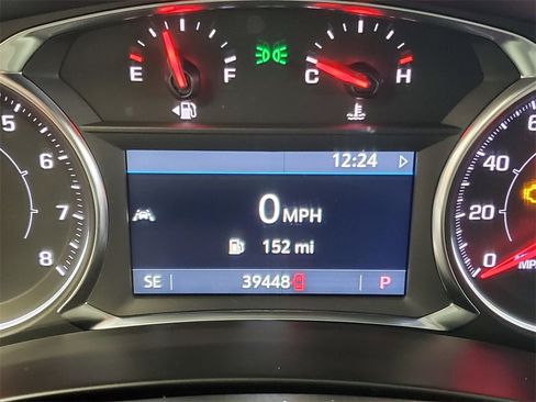 Used 2024 GMC Terrain SLT image 11