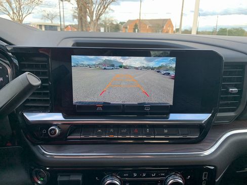 Used 2025 GMC Sierra 1500 SLT image 16