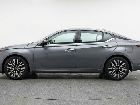 Used 2025 Nissan Altima 2.5 SV image 5