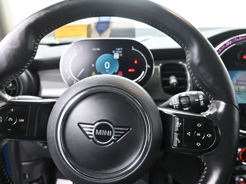 Used 2022 MINI Cooper 2-Door Hardtop image 16