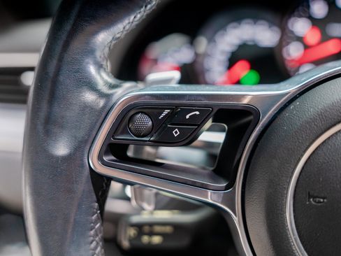 Used 2018 Porsche 911 Carrera 4S image 40