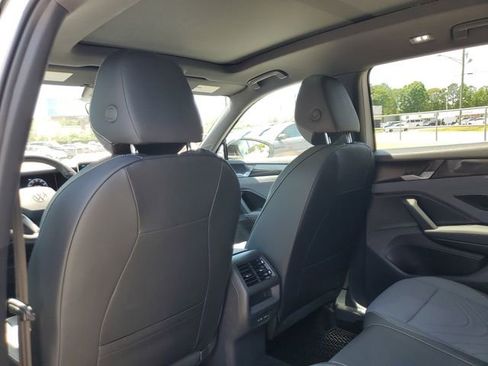 Certified 2025 Volkswagen Tiguan SE R-Line AWD/4WD image 11