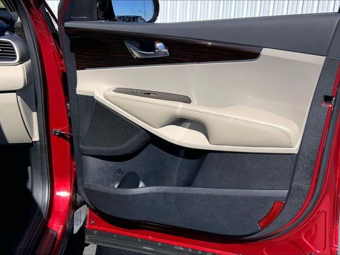 Used 2019 Kia Sorento LX image 20