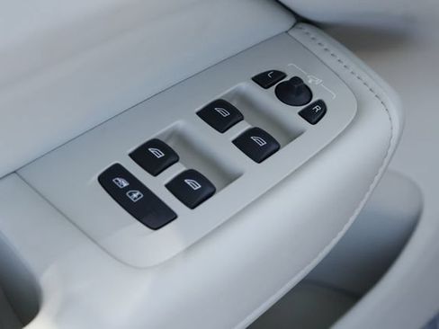 Used 2022 Volvo XC60 B5 Inscription w/ Advanced Package FWD image 21