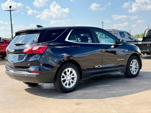 Used 2021 Chevrolet Equinox LT FWD image 2