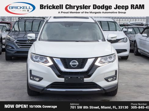 Used 2019 Nissan Rogue SL w/ Premium Package image 2