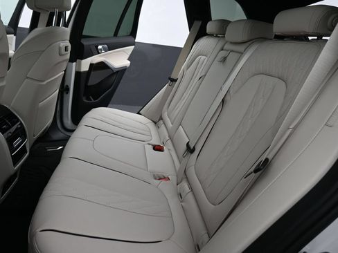 Used 2024 BMW X5 xDrive40i w/ Premium Package AWD/4WD image 16