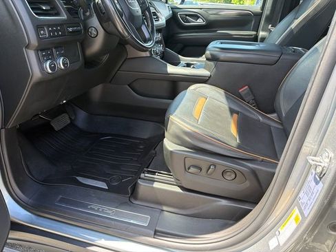 Used 2023 GMC Yukon XL AT4 w/ Technology Package AWD/4WD image 9