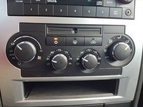 Used 2010 Chrysler 300 Touring w/ Comfort/Convenience Group image 12