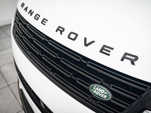Used 2023 Land Rover Range Rover Sport SE Dynamic image 3