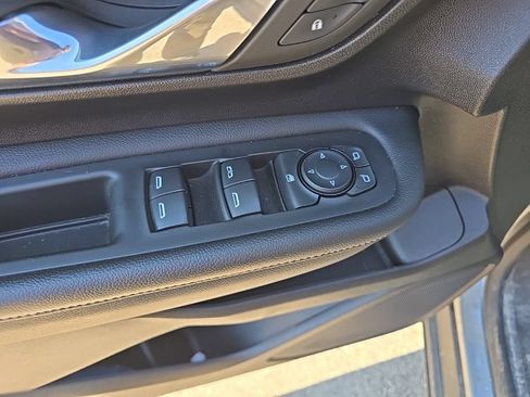 Used 2024 GMC Terrain SLE w/ GMC Pro Grade Package AWD/4WD image 7