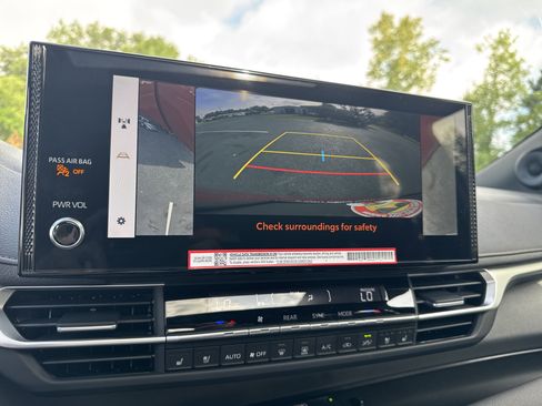 New 2025 Toyota Sienna Platinum image 23