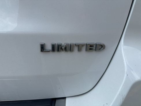 Used 2015 Jeep Grand Cherokee Limited w/ Luxury Group II AWD/4WD image 24