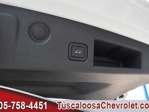 Used 2023 Chevrolet Equinox RS FWD image 9