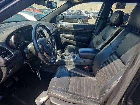 Used 2019 Jeep Grand Cherokee Limited X image 2