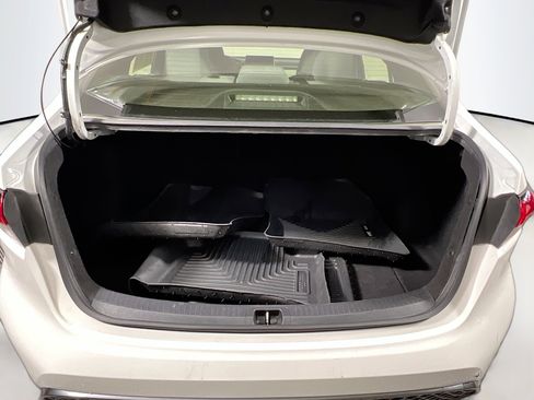 Used 2021 Toyota Corolla SE image 34