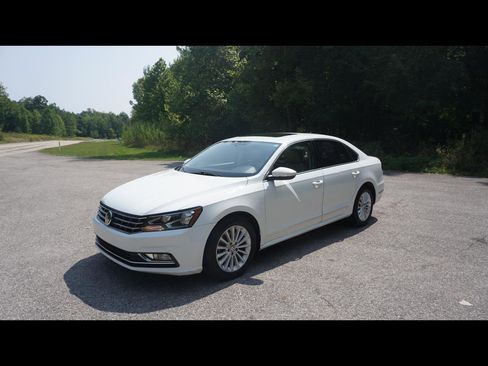 Used 2016 Volkswagen Passat 1.8T SE FWD image 1