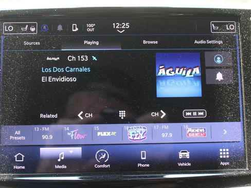 Used 2023 Chrysler Pacifica Touring-L FWD image 46