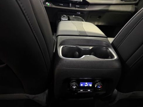 Used 2025 Buick Enclave Preferred AWD/4WD image 26