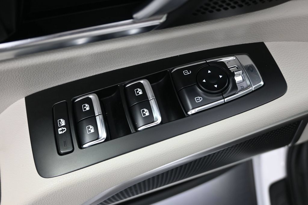 Used 2025 Kia Telluride EX w/ EX Captain's Chair Package FWD image 10