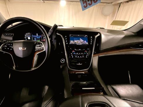 Used 2019 Cadillac Escalade Luxury AWD/4WD image 16